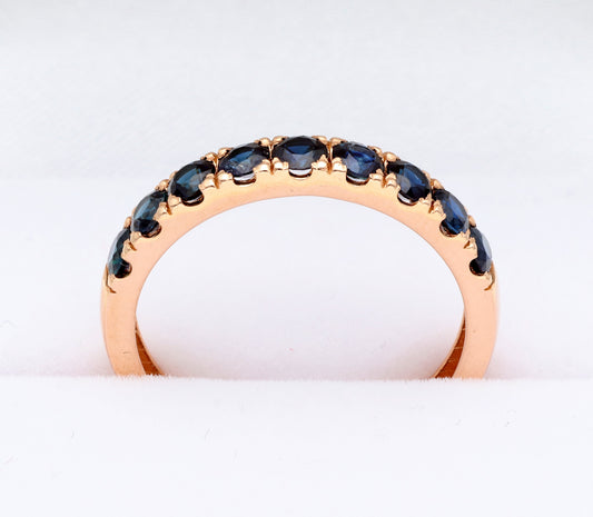 Raudono aukso žiedas mėlynais safyrais