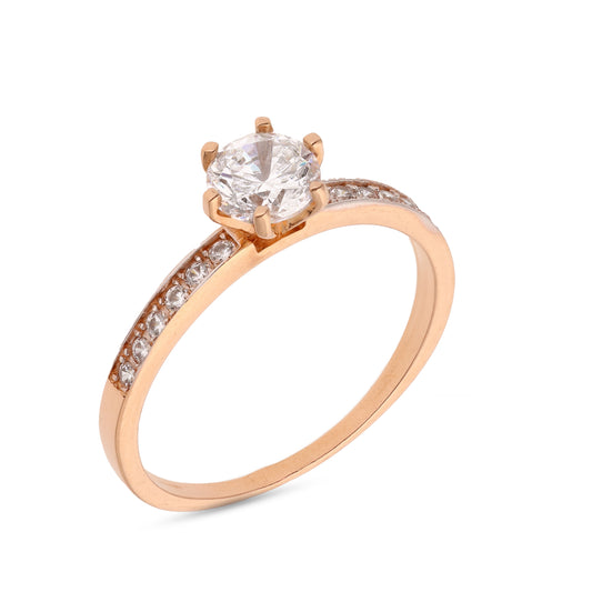 Raudono aukso žiedas su baltu centriniu cirkoniu ir šoninėmis akutėmis