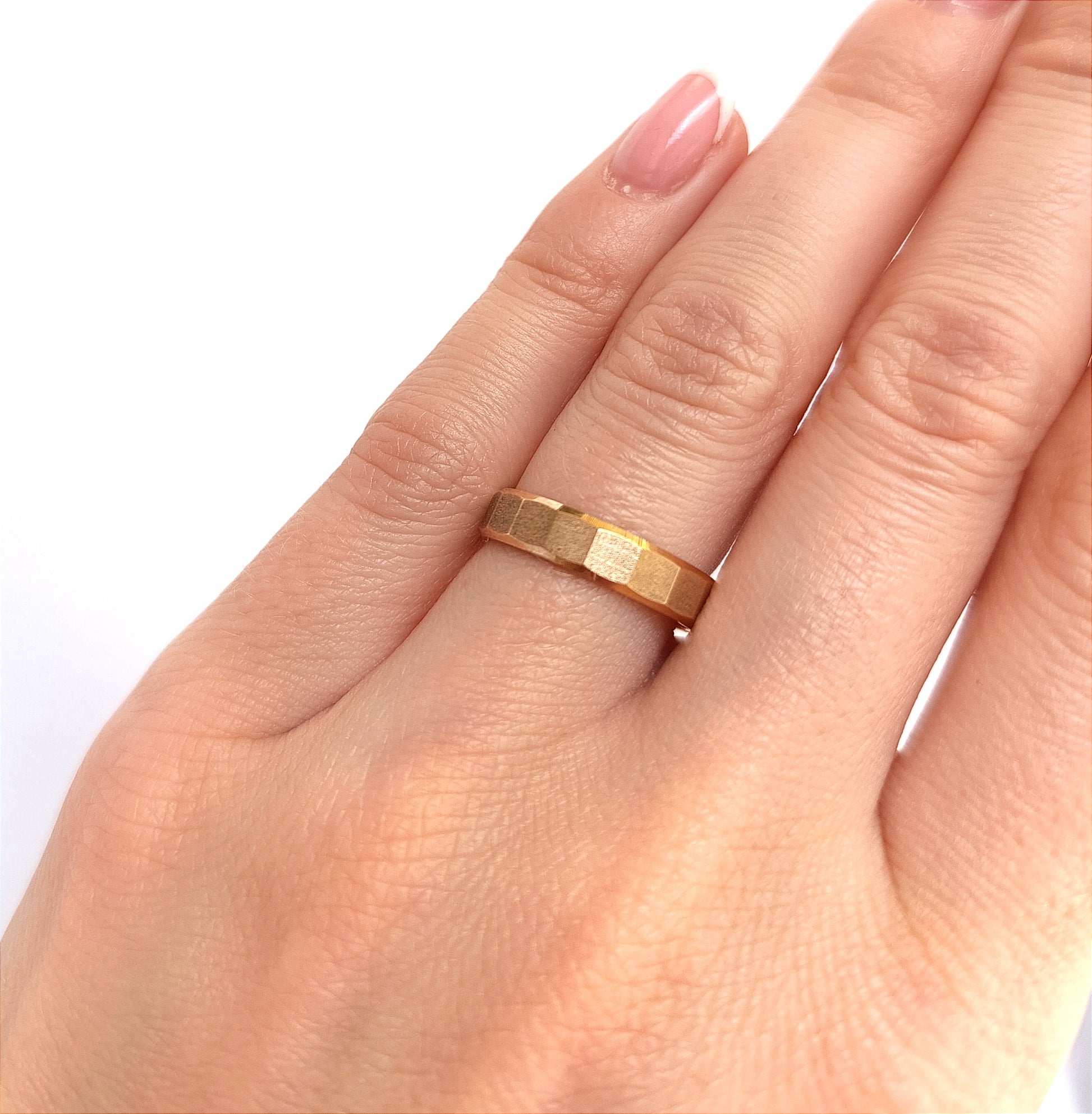 Rožinio aukso žiedai, 3 mm, ritminė geometrinė tekstūra, pora