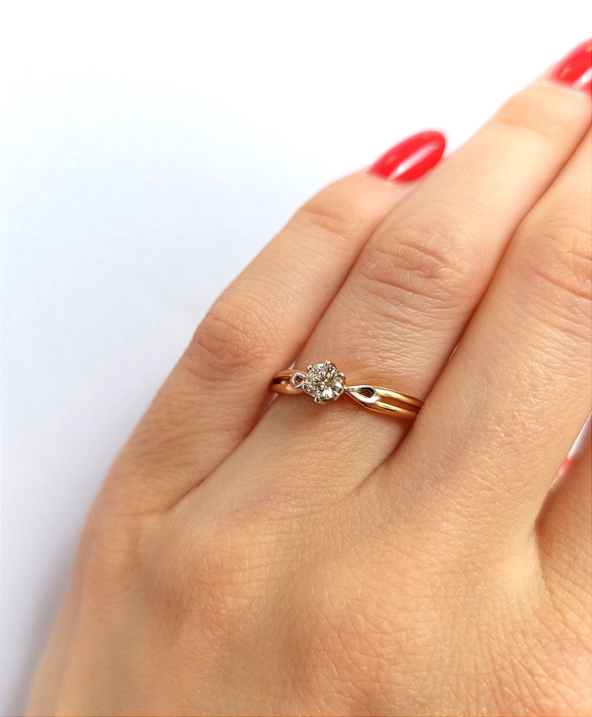Žiedas su deimantu 0.23ct. Kolje