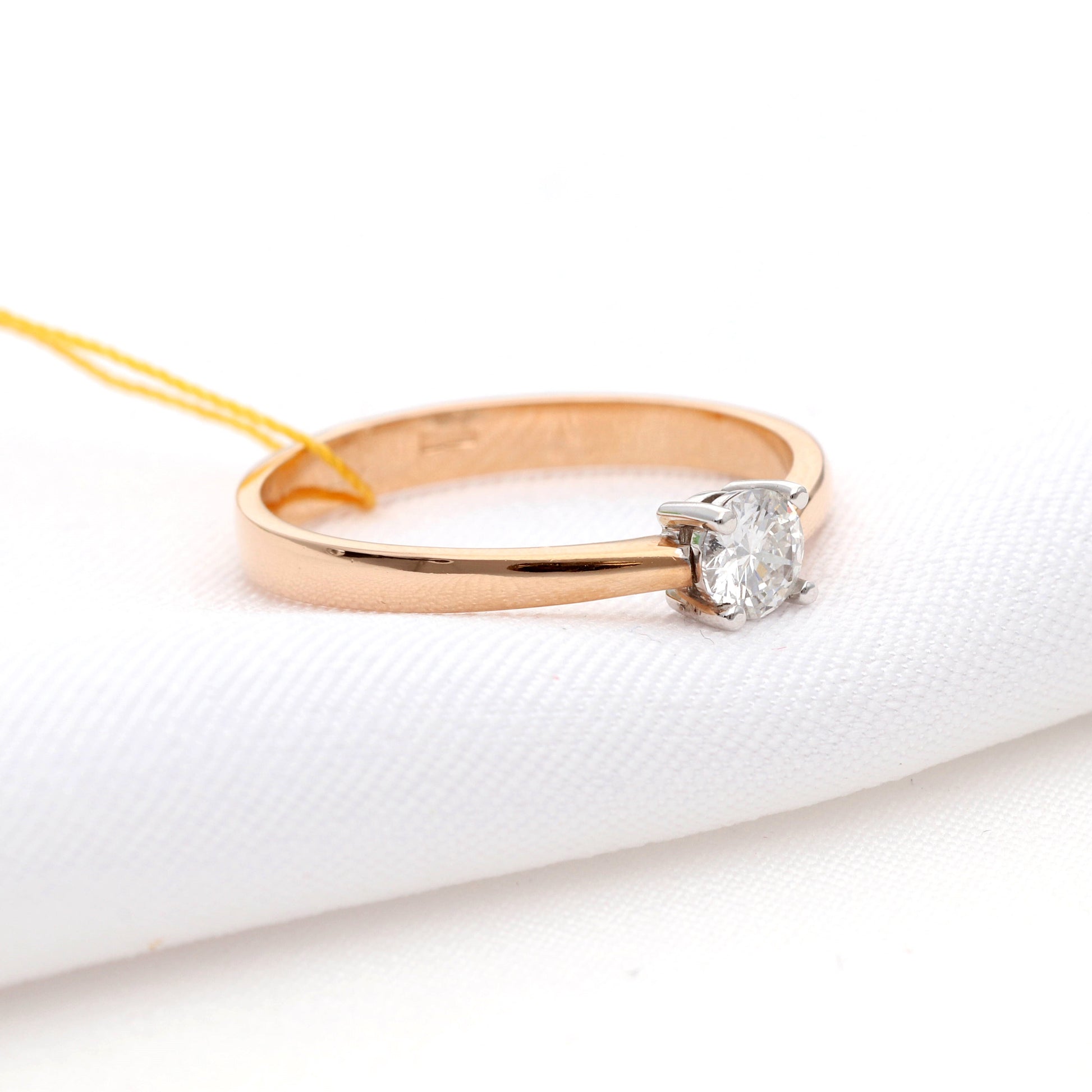 Žiedas su deimantu 0.33ct. Kolje