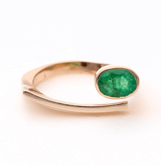 Auksinis žiedas su smaragdu Kolje