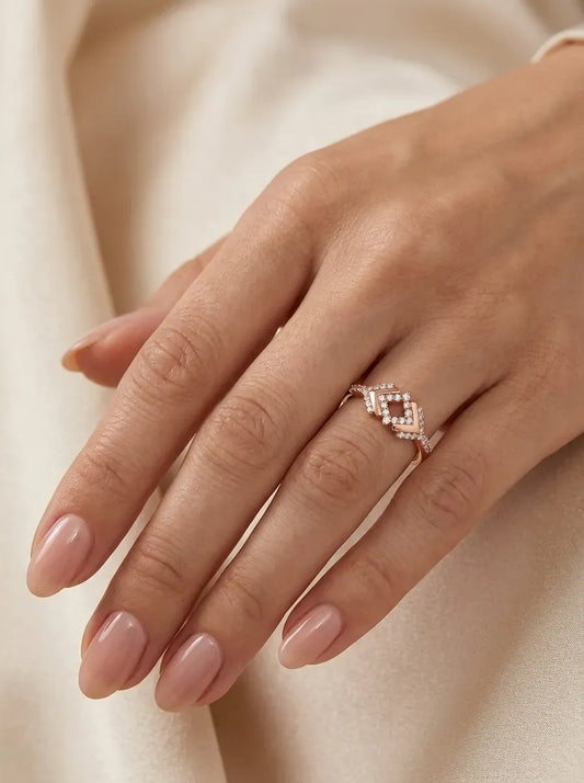 Raudono aukso žiedas su cirkoniais 2,10 g (19,5 dydis)