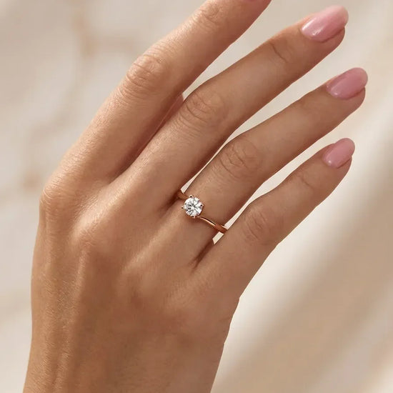 585 prabos auksinis žiedas su cirkoniu 1.85 g