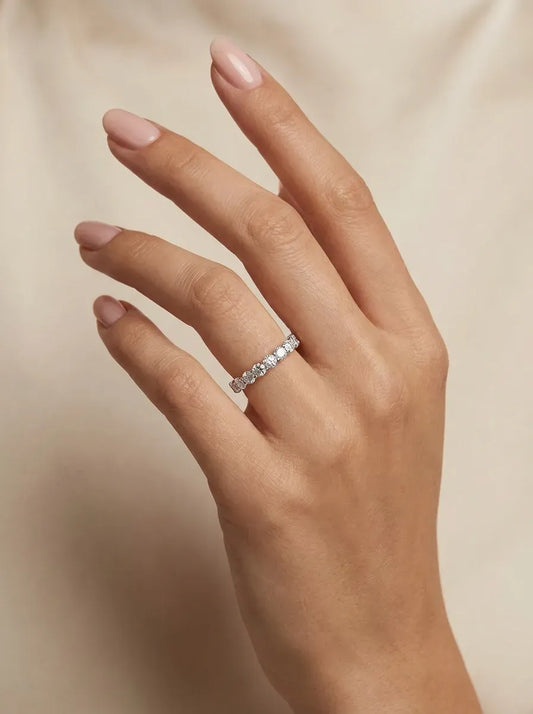 Balto aukso žiedas su cirkoniais 1,38 g (16 dydis)