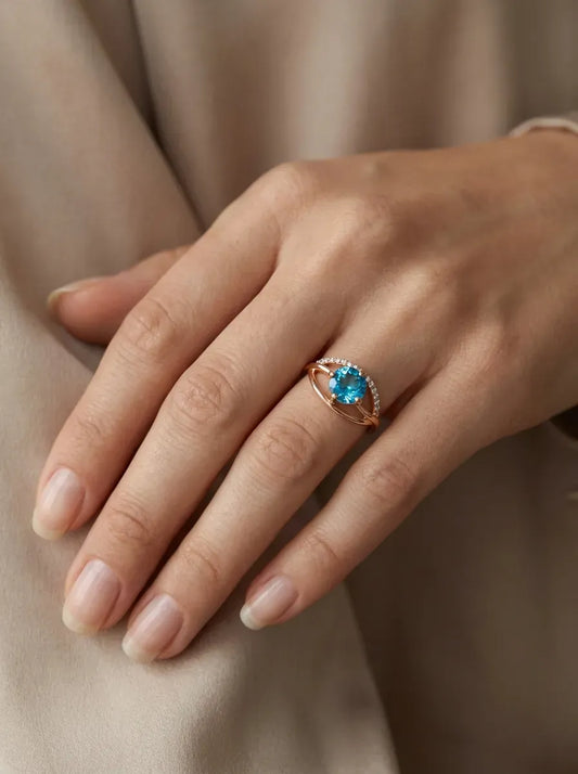 Raudono aukso žiedas su cirkoniais 3,09 g (19 dydis)