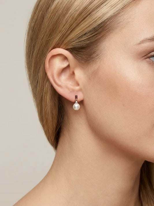 Earrings with pearls