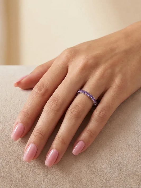 Balto aukso žiedas su alyviniais cirkoniais 1,47 g (15,5 dydis)