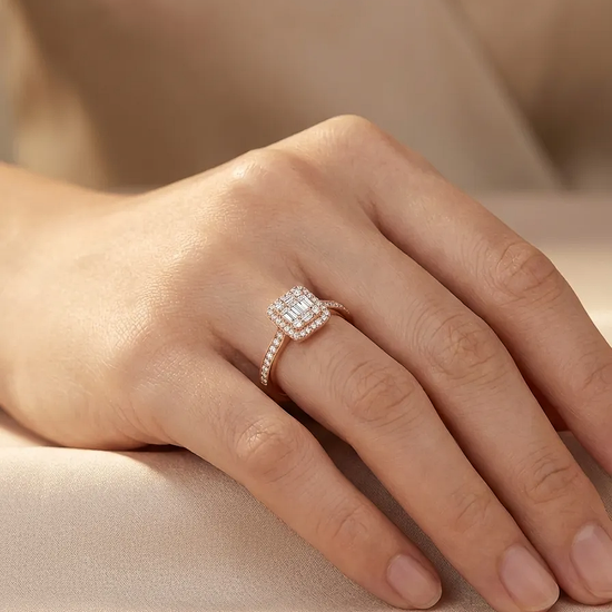 Elegantiškas rožinio aukso žiedas su 0.5 ct deimantais