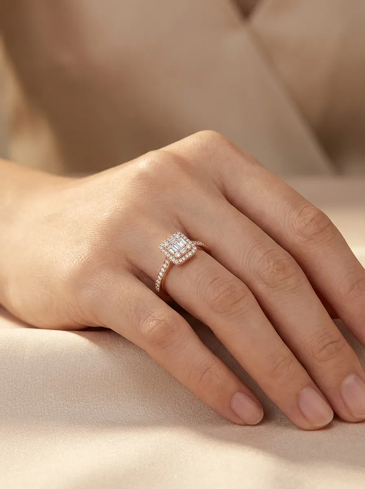 Elegantiškas rožinio aukso žiedas su 0.5 ct deimantais