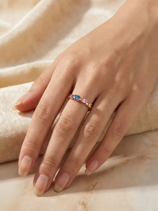 Auksinis žiedas su spalvotais akmenimis 1,98 g (18 dydis)