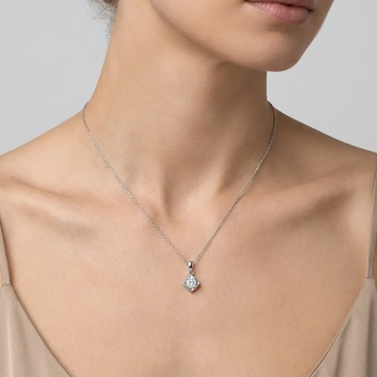 Pakabukas su cirkoniu ir blizgiu kvadratiniu rėmeliu