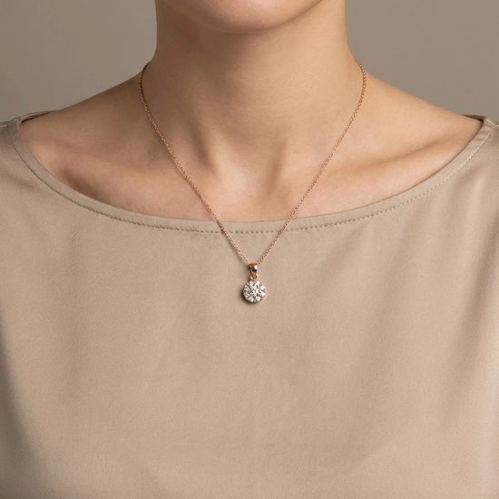 Pakabukas su centriniu ir smulkiais cirkoniais