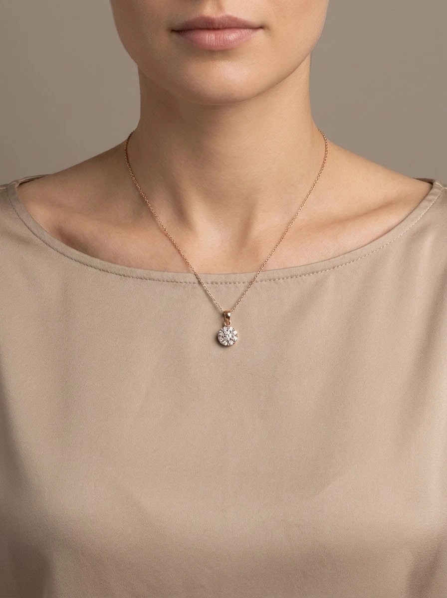 Pakabukas su centriniu ir smulkiais cirkoniais