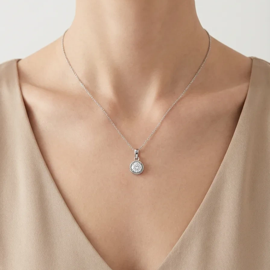 Klasikinis pakabukas su centriniu cirkoniu