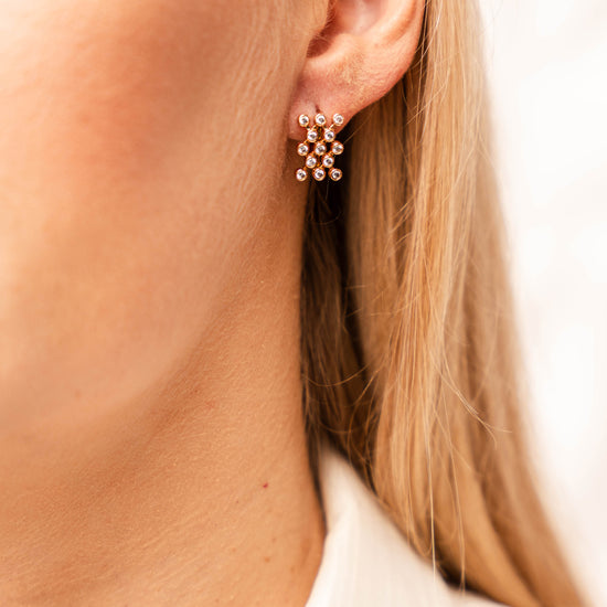 Auksiniai auskarai internetu – greitas ir patogus pirkimas.