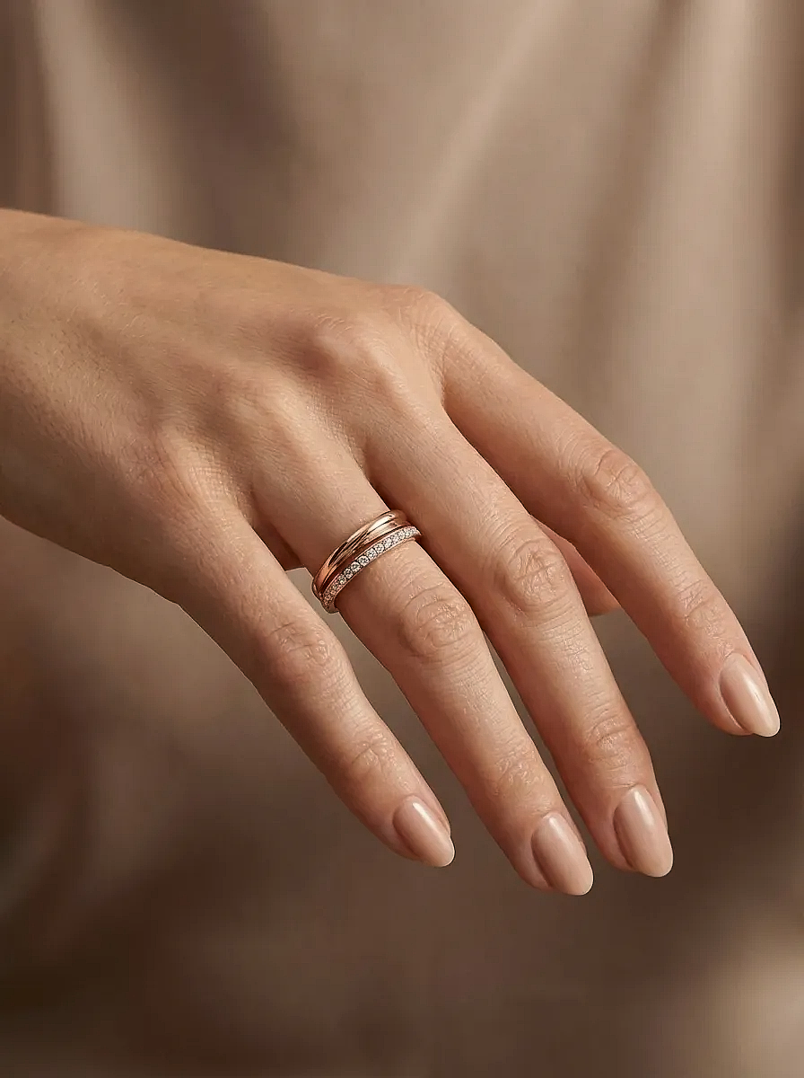 Prabangus moteriškas auksinis žiedas su cirkonių eile