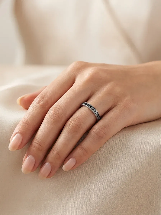 Auksinis žiedas su juodais briliantais 0,24 ct