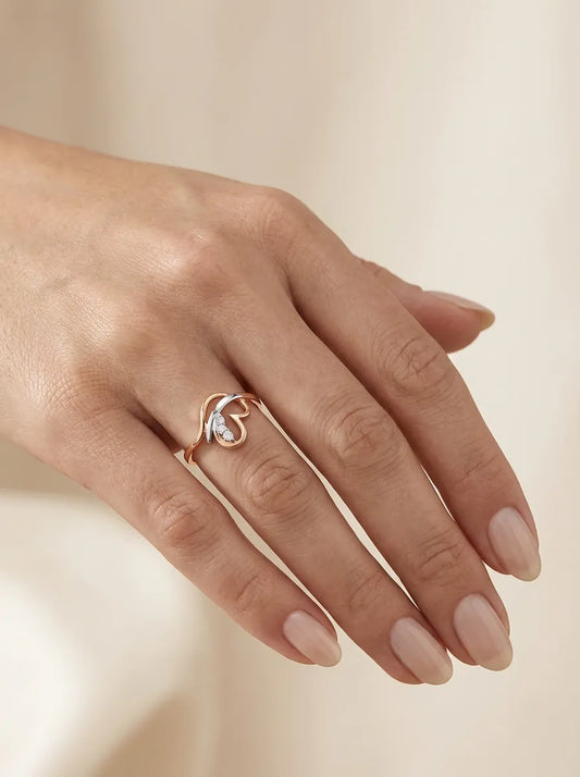 Prabangus moteriškas auksinis žiedas su širdelės motyvu