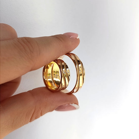 Žiedų pora iš rožinio aukso, 6 mm, švelni banguota faktūra, minimalistinis dizainas