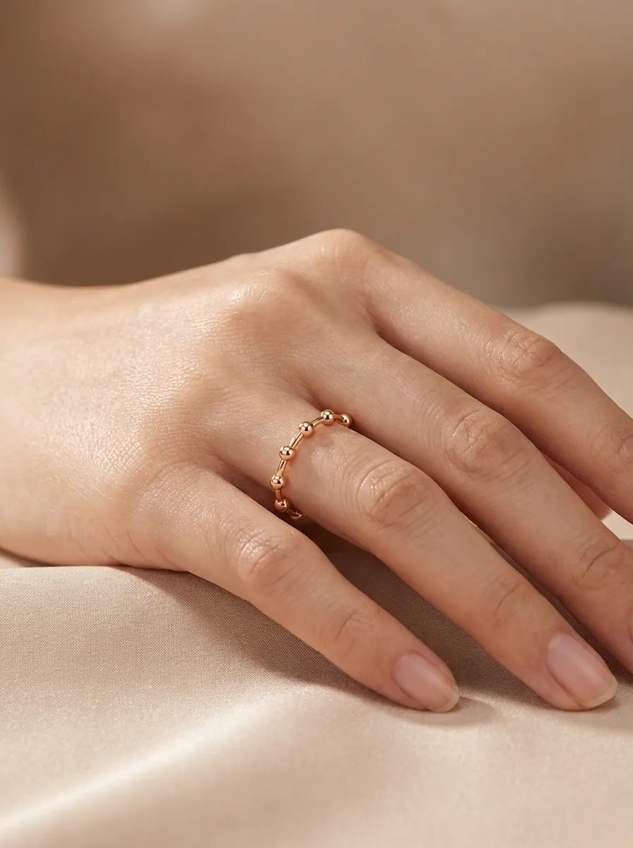 Moteriškas auksinis žiedas