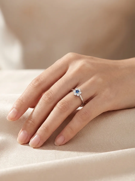 Moteriškas balto aukso žiedas