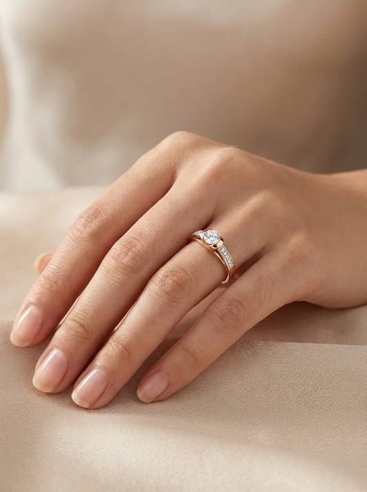 Moteriškas auksinis žiedas