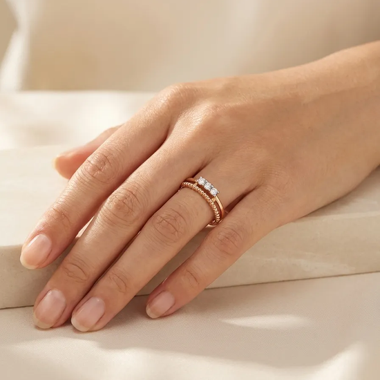 Moteriškas auksinis žiedas