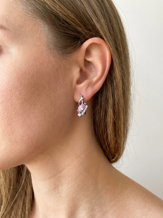 sidabriniai auskarai su rožinės spalvos cirkoniu