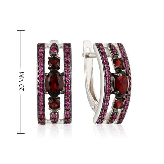 sidabriniai auskarai su raudonais akmenimis