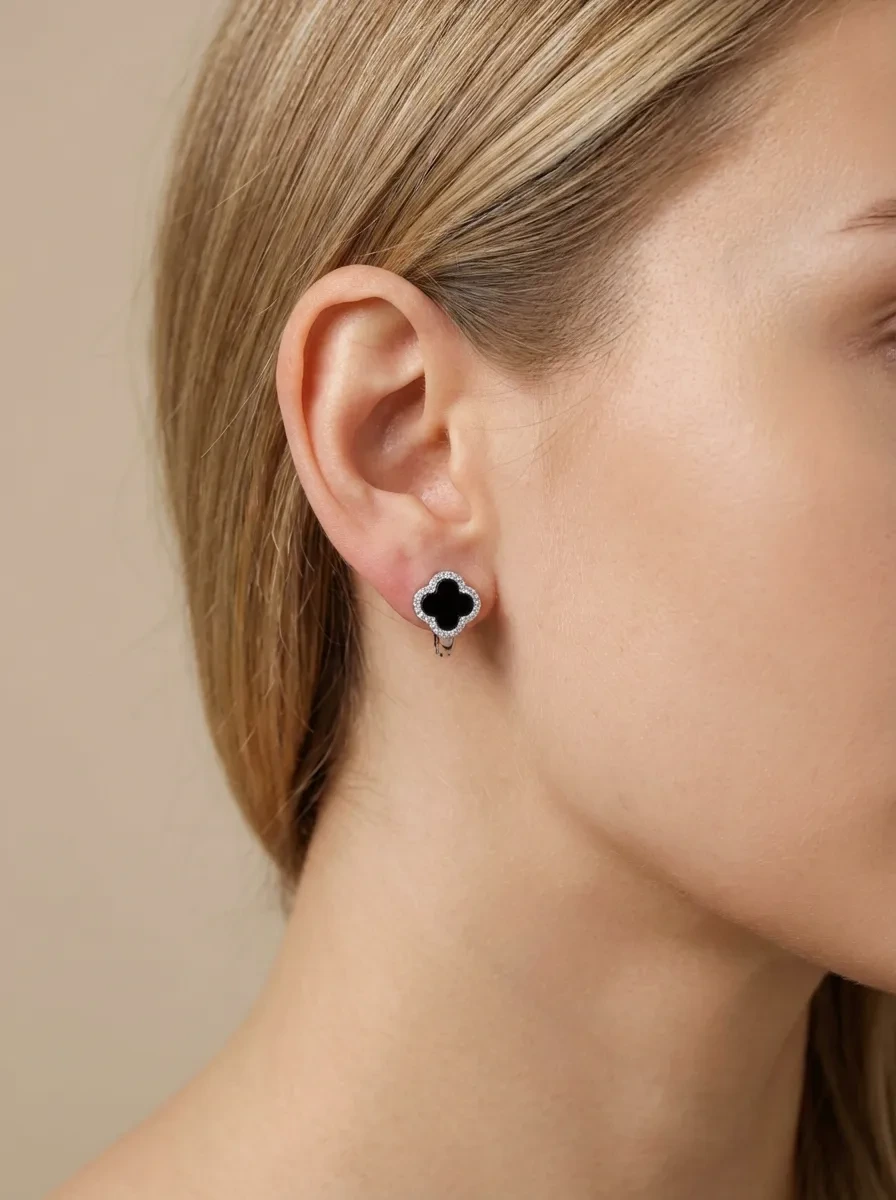 925 sidabro auskarai su juodu keturlapio formos akmeniu