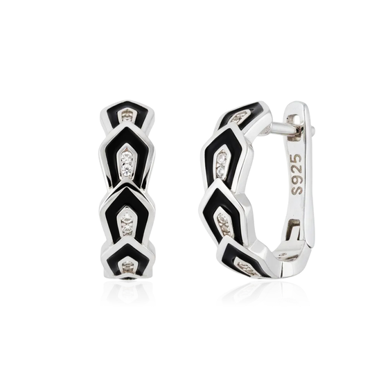 Sidabriniai auskarai su juodais geometriniais intarpais ir cirkoniais