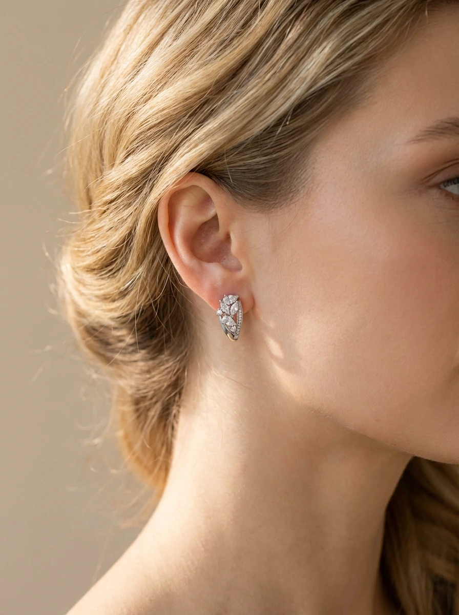 925 sidabro auskarai su lapo formos dizainu ir cirkoniais