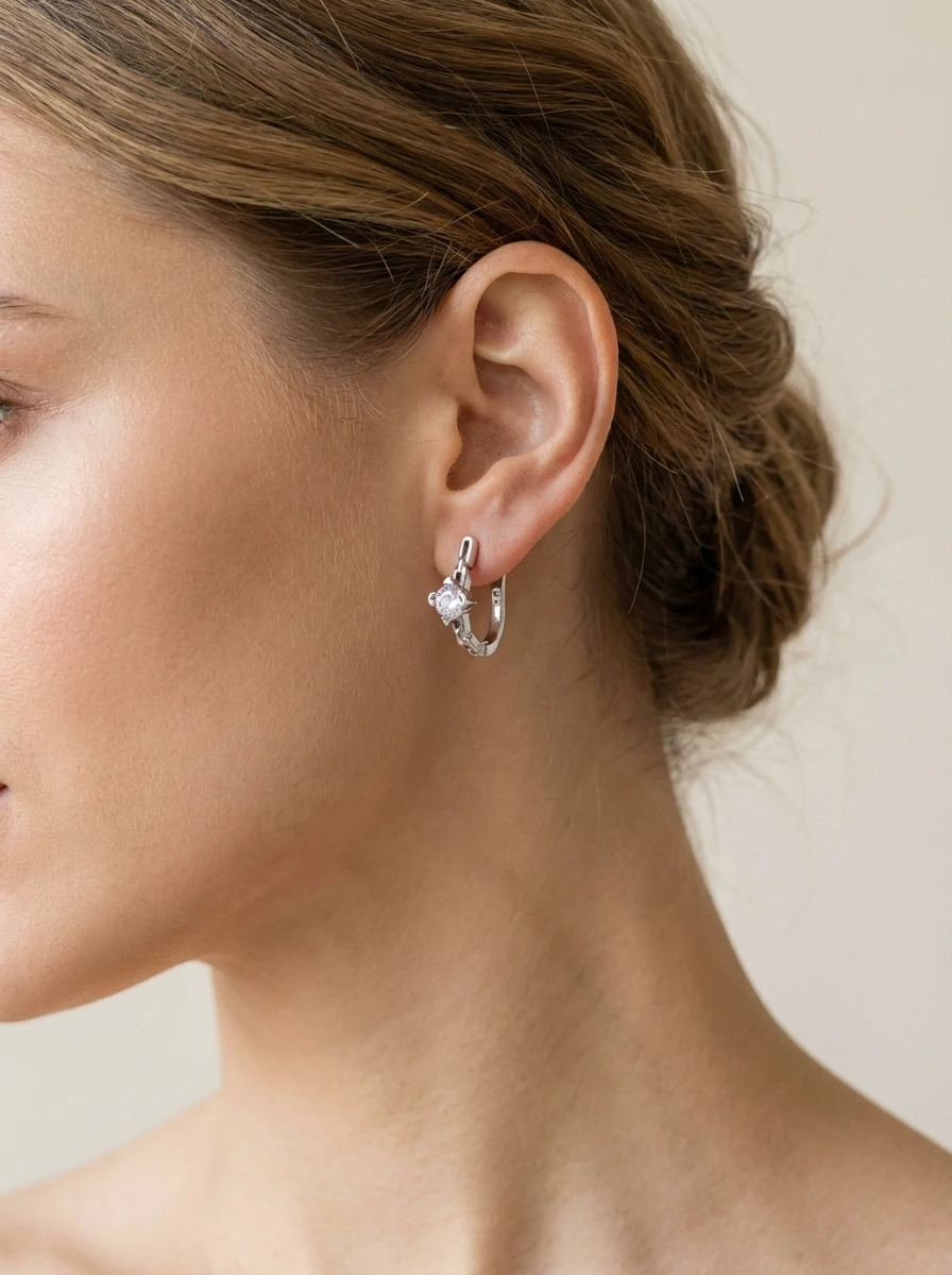 925 sidabro auskarai su apvaliu cirkoniu ir grandinėlės motyvu