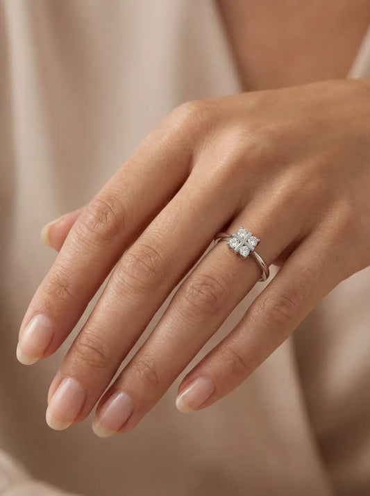 Balto aukso žiedas su cirkoniais 2,17 g (18 dydis)