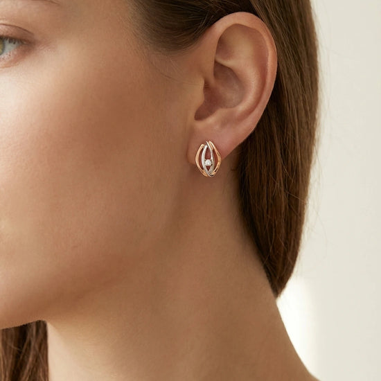 Modernūs auskarai su cirkonio akcentu