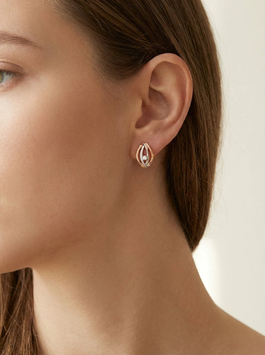 Modernūs auskarai su cirkonio akcentu