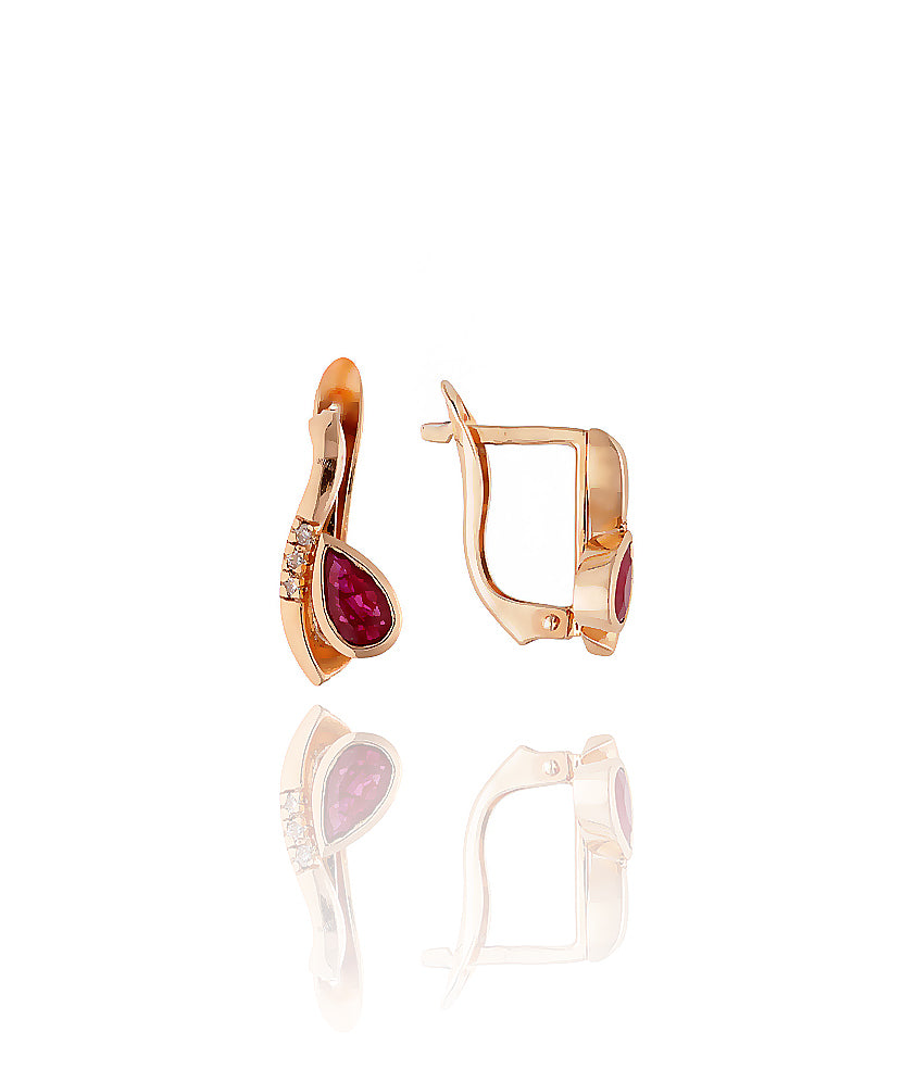 Auksiniai auskarai su lašo formos rubinu