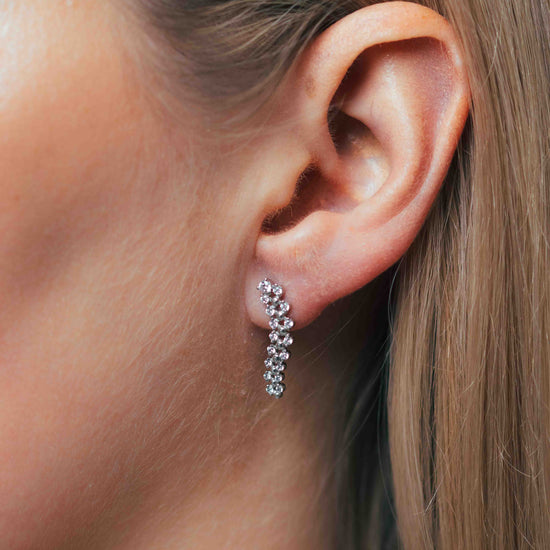 Auskari ar maziem akmentiņiem