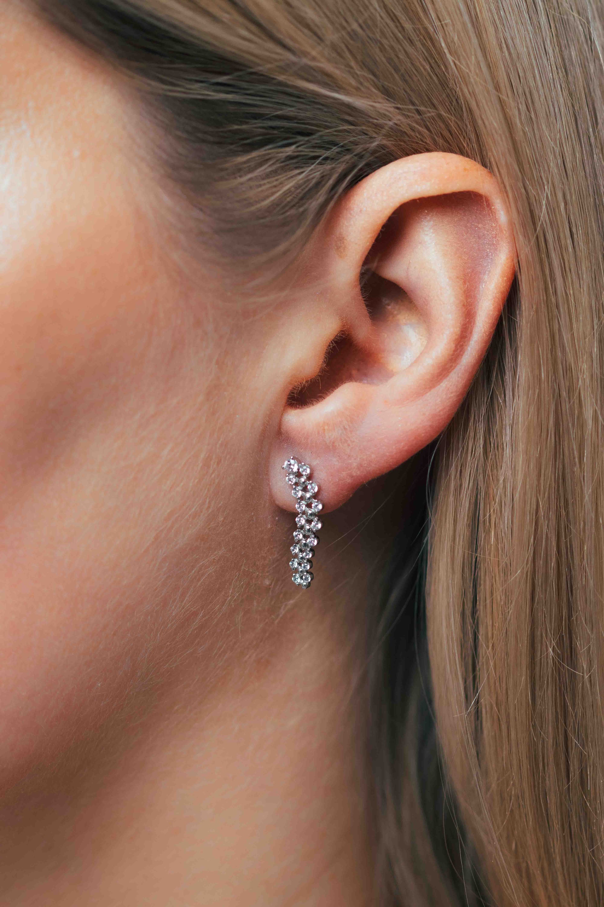 Smulkių akmenukų auskarai