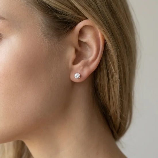 Klasikiniai auskarai su 0,66 ct deimantu