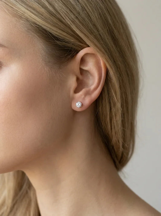 Klasikiniai auskarai su 0,66 ct deimantu