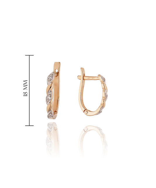 Stilingi auskarai su klasikinio pynimo dizainu kasdieniam įvaizdžiui