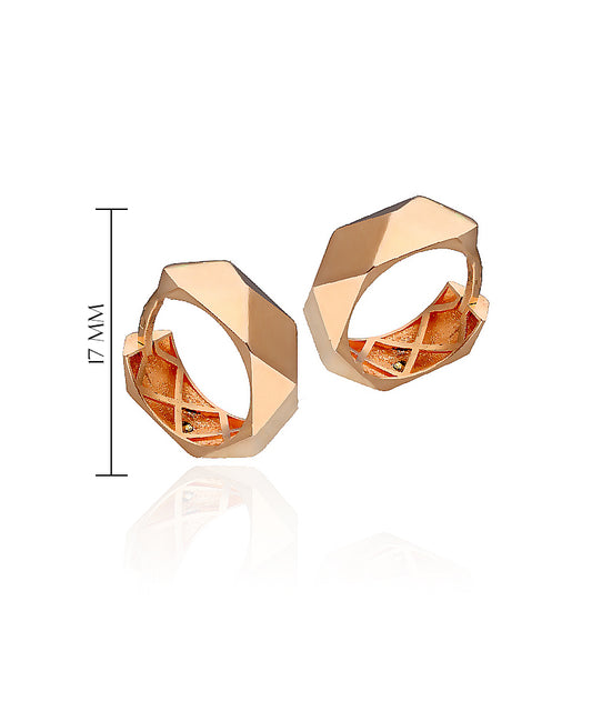 Kampuoti modernūs auskarai