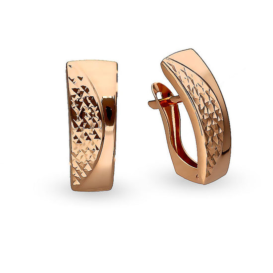 Auksiniai tekstūruoti auskarai – studijinė nuotrauka