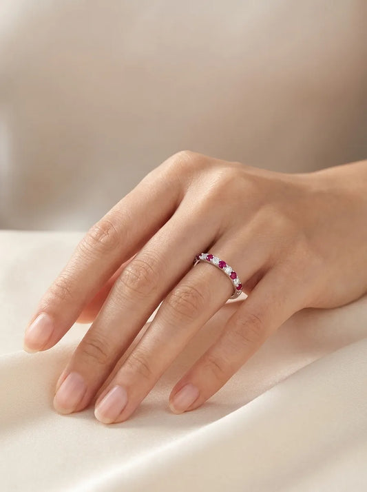 585 prabos auksinis žiedas su raudonais rubinais ir deimantais