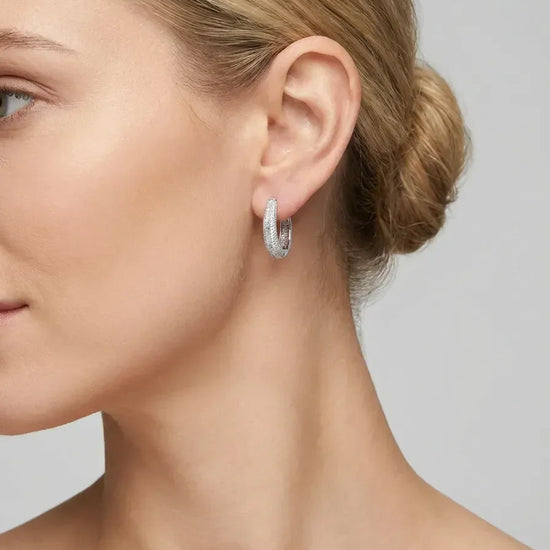 sidabriniai lankelio formos auskarai