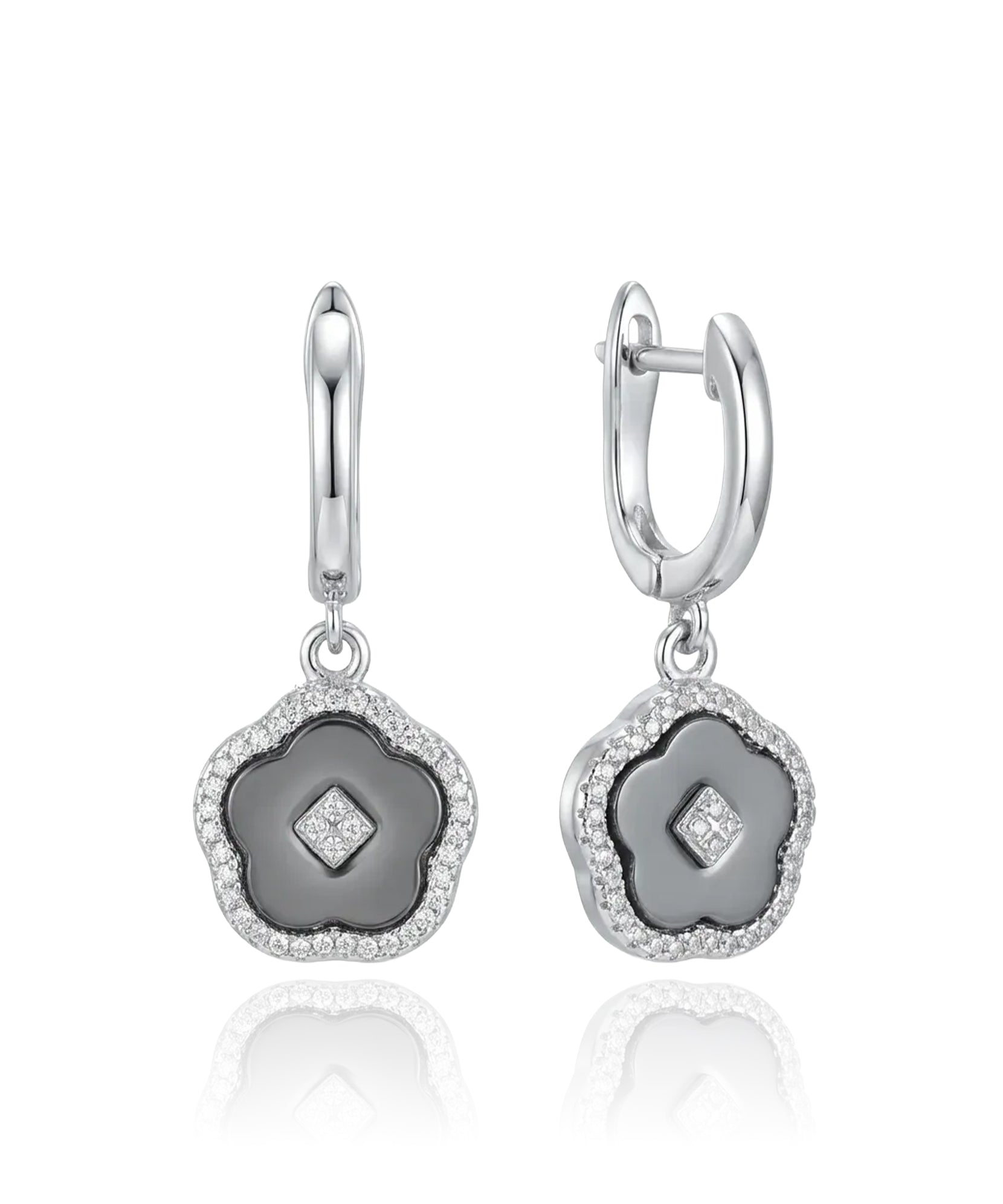 sidabriniai auskarai su juodu akmeniu