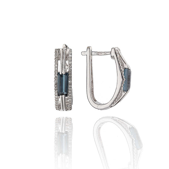 Balto aukso auskarai su mėlynaisiais akmenimis ir baltaisiais briliantais – priekinis vaizdas