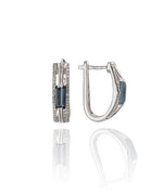 Balto aukso auskarai su mėlynaisiais akmenimis ir baltaisiais briliantais – priekinis vaizdas